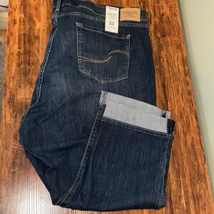 Signature Gold Levi Strauss Mid-Rise Capri